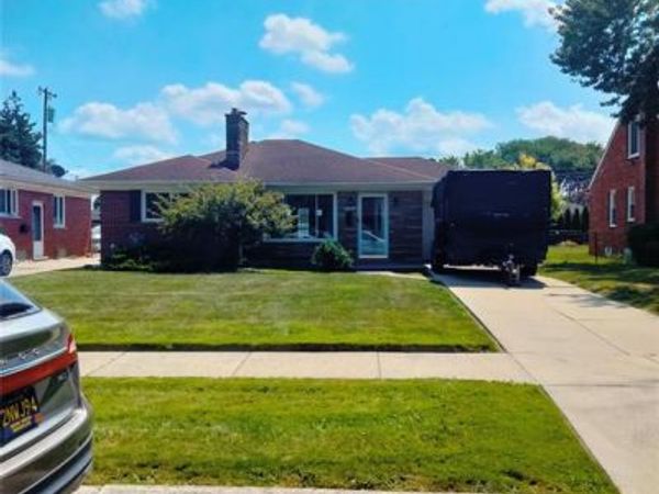 17344 Sprenger Avenue, Eastpointe, MI 48021