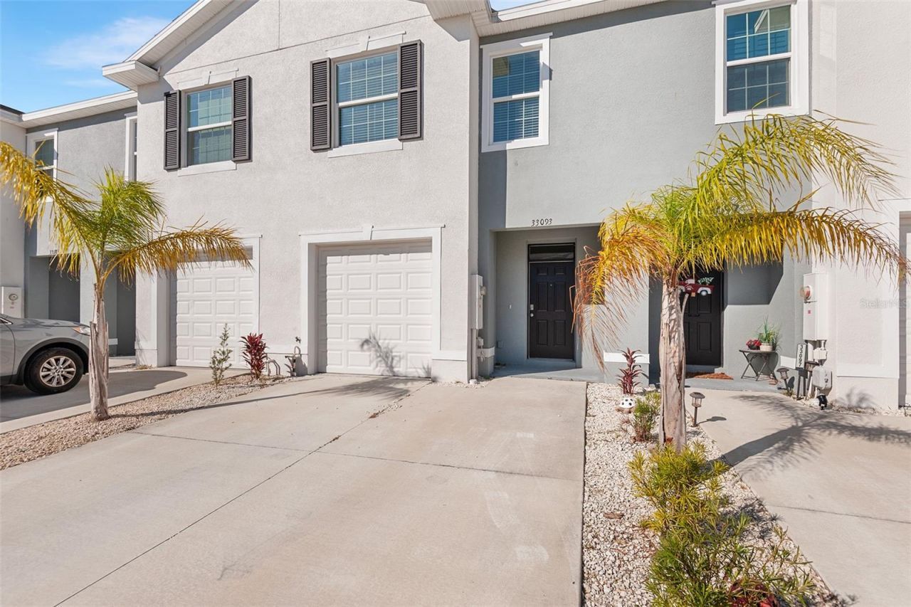 33093 Major Oak Drive, Wesley Chapel, FL 33545 Main Photo