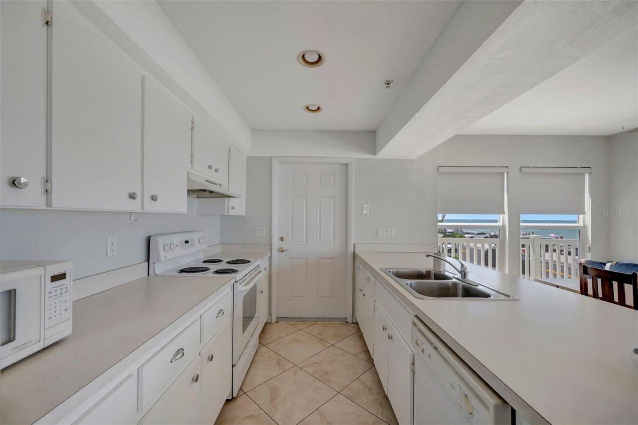 1105 Gulf Drive S, Unit 2, Bradenton Beach, FL 34217 Photo