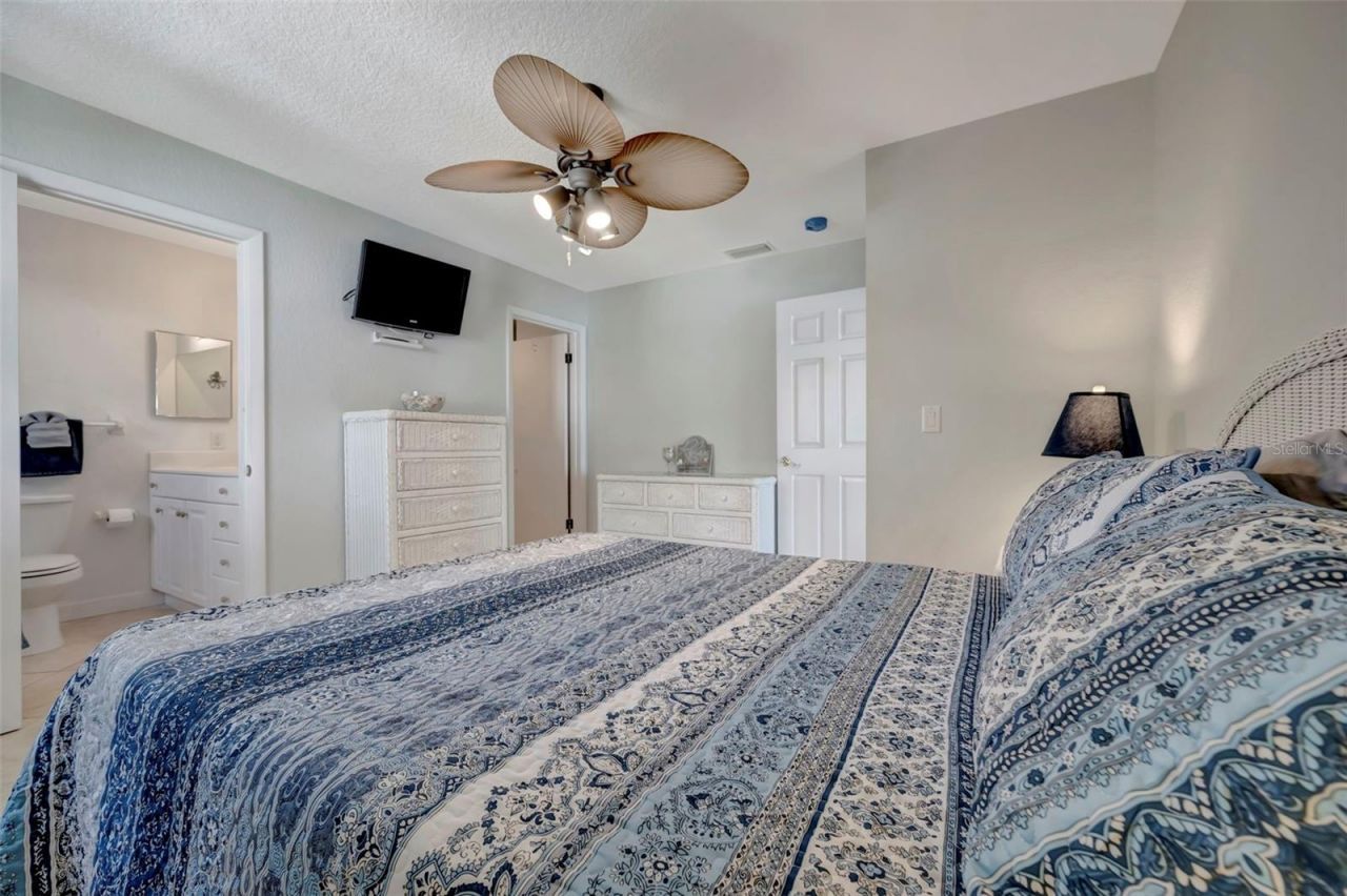 1105 Gulf Drive S, Unit 2, Bradenton Beach, FL 34217 Photo