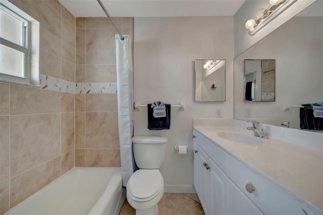1105 Gulf Drive S, Unit 2, Bradenton Beach, FL 34217 Photo
