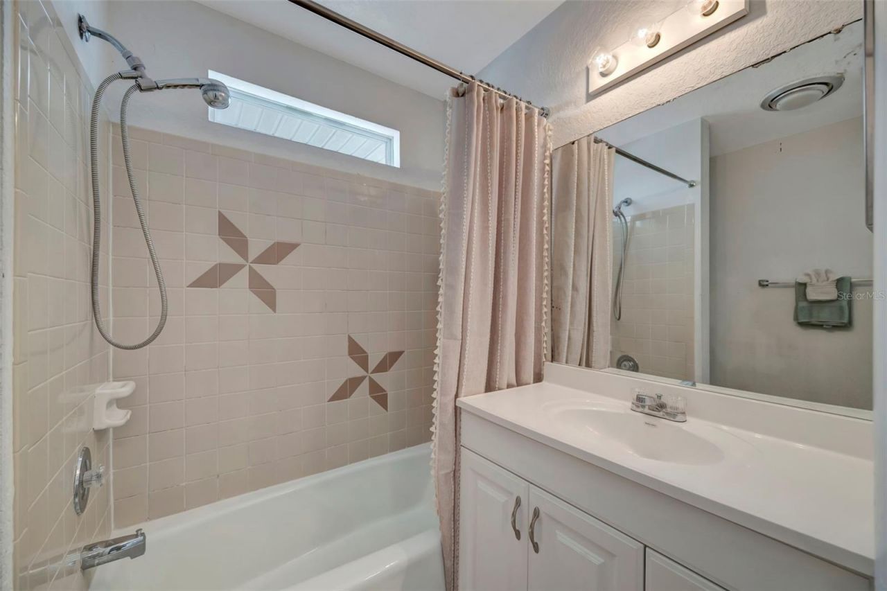 1105 Gulf Drive S, Unit 2, Bradenton Beach, FL 34217 Photo