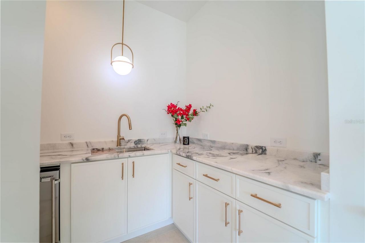 4414 W Lawn Avenue, Tampa, FL 33611 Photo