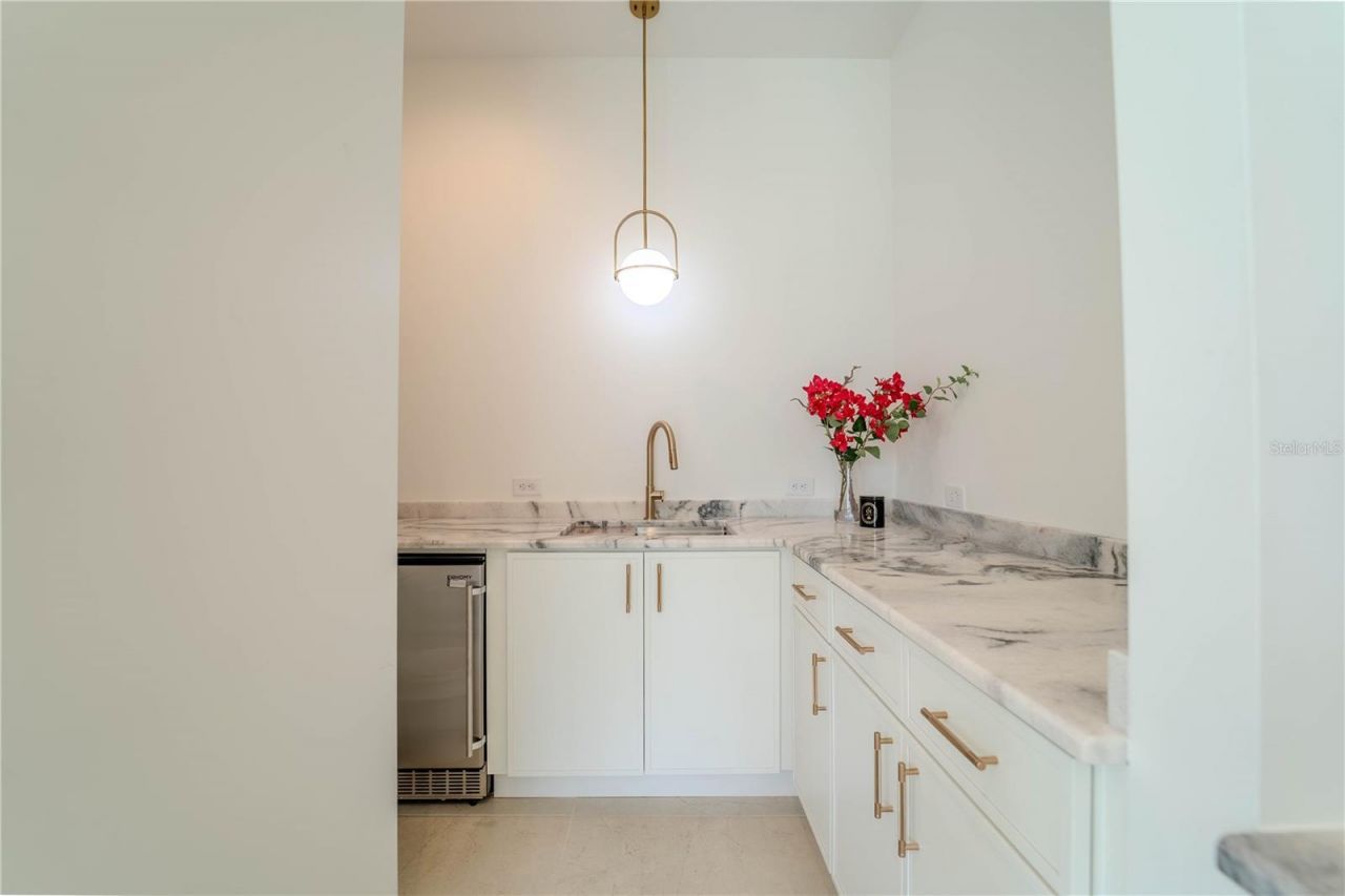 4414 W Lawn Avenue, Tampa, FL 33611 Photo