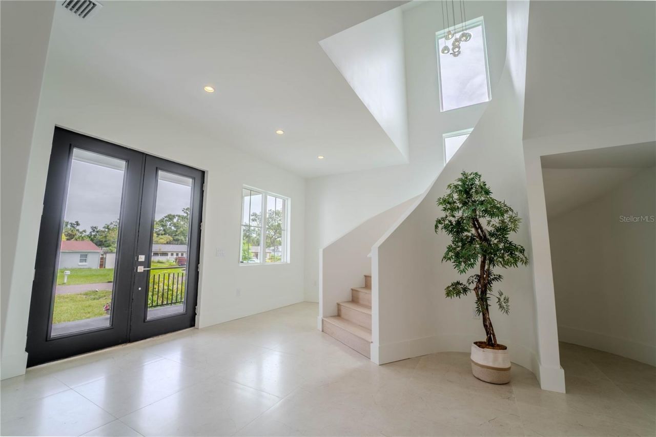 4414 W Lawn Avenue, Tampa, FL 33611 Photo