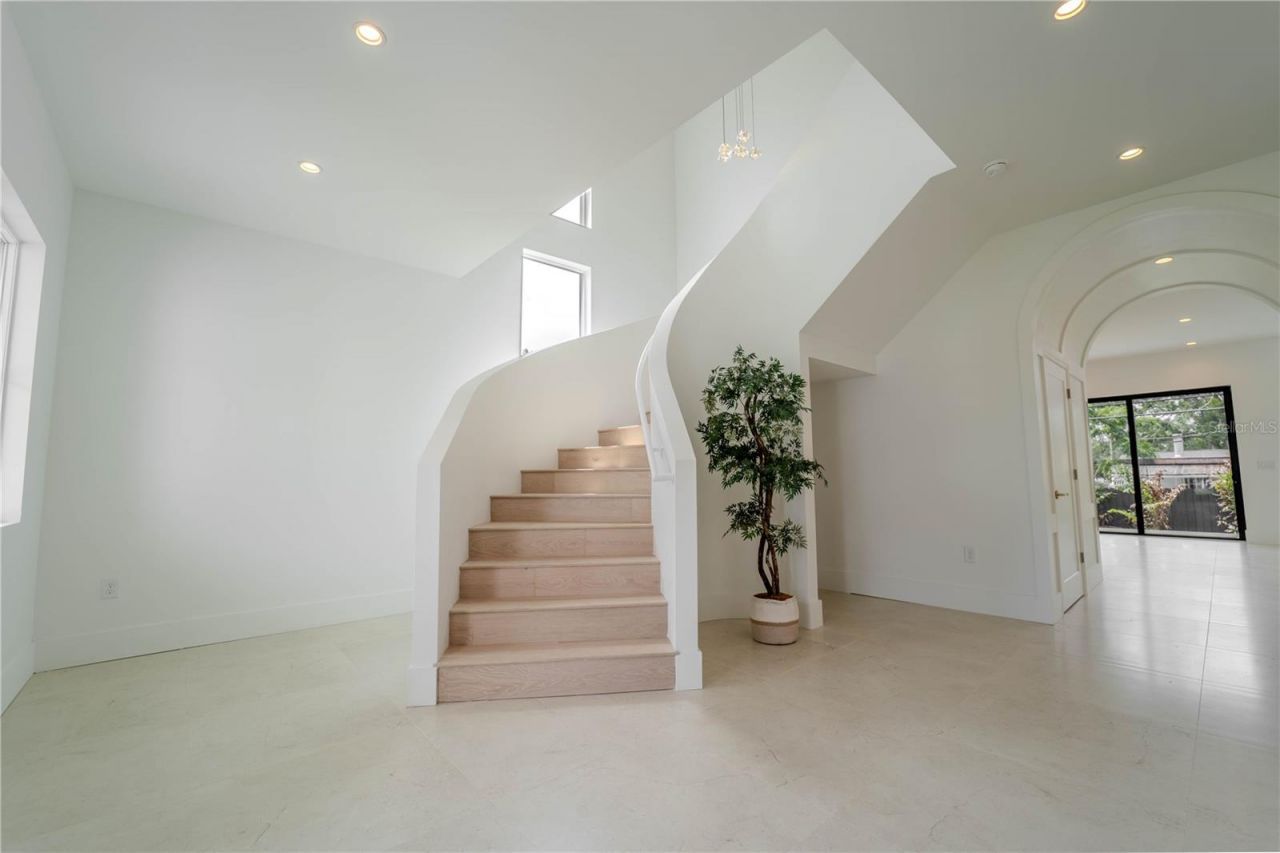 4414 W Lawn Avenue, Tampa, FL 33611 Photo