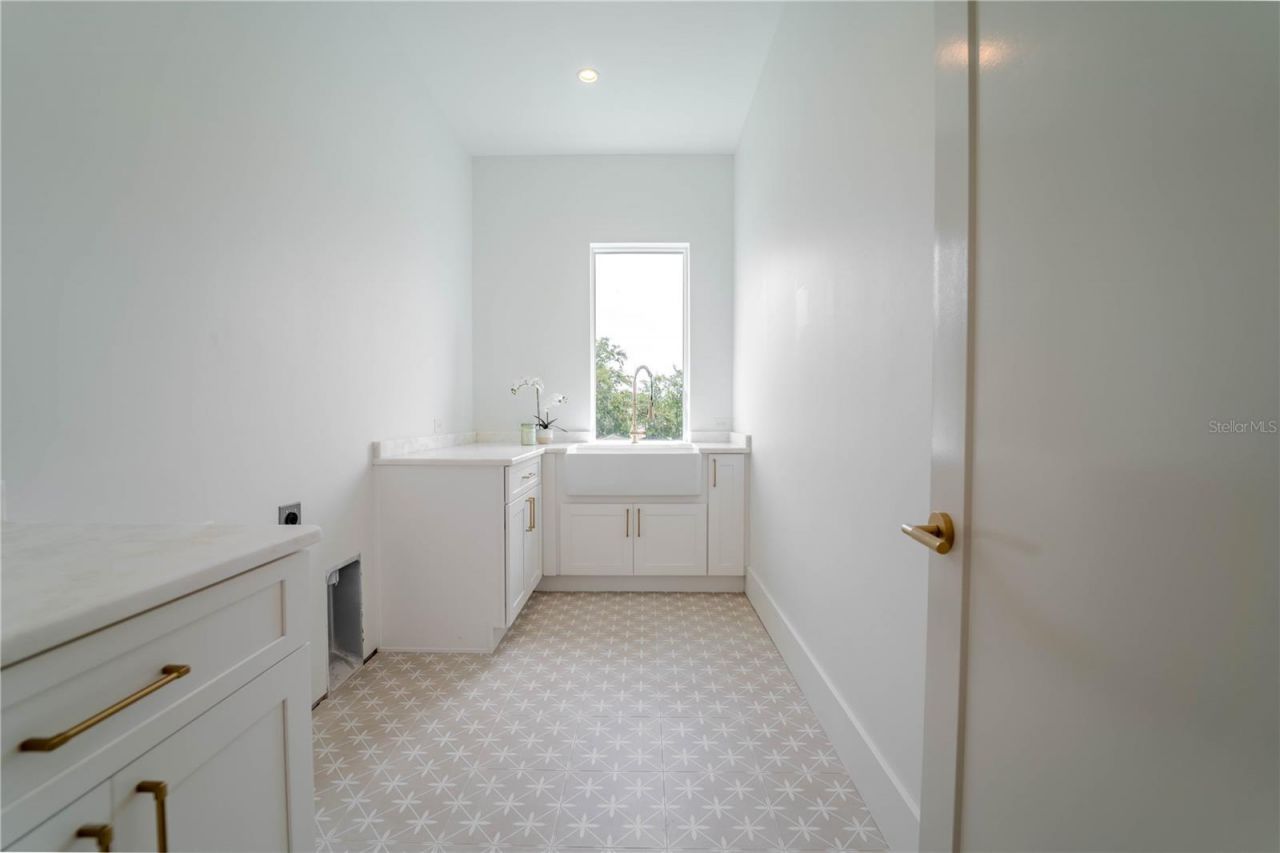 4414 W Lawn Avenue, Tampa, FL 33611 Photo
