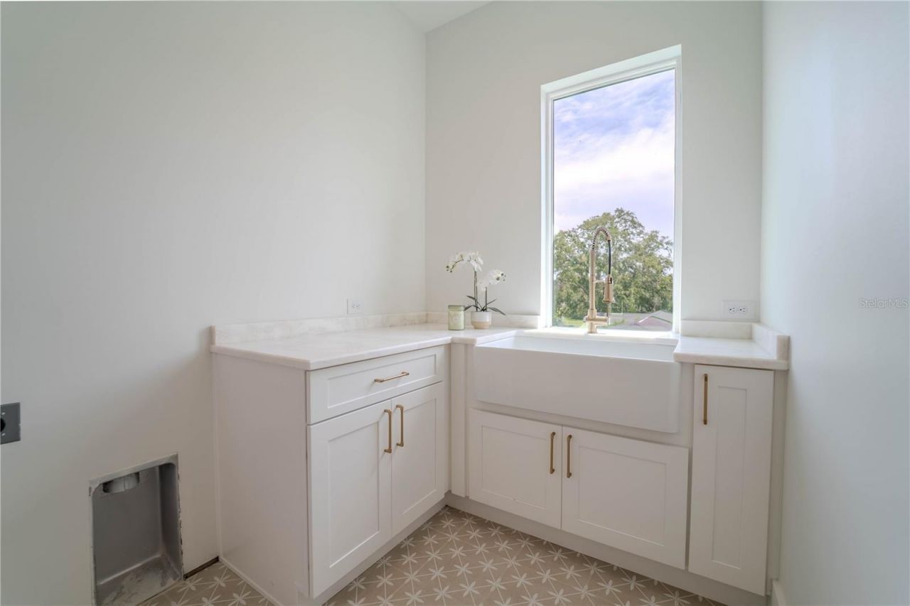 4414 W Lawn Avenue, Tampa, FL 33611 Photo