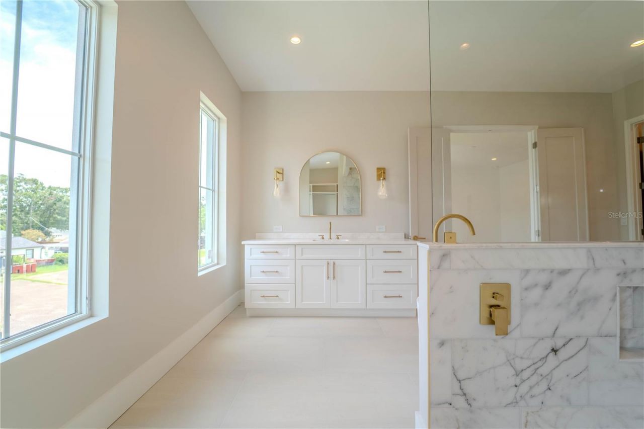 4414 W Lawn Avenue, Tampa, FL 33611 Photo