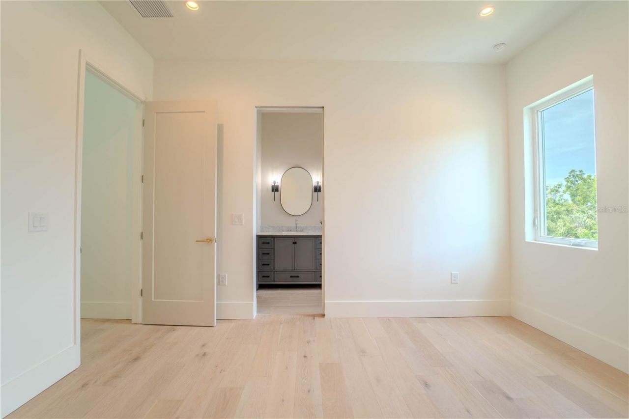 4414 W Lawn Avenue, Tampa, FL 33611 Photo