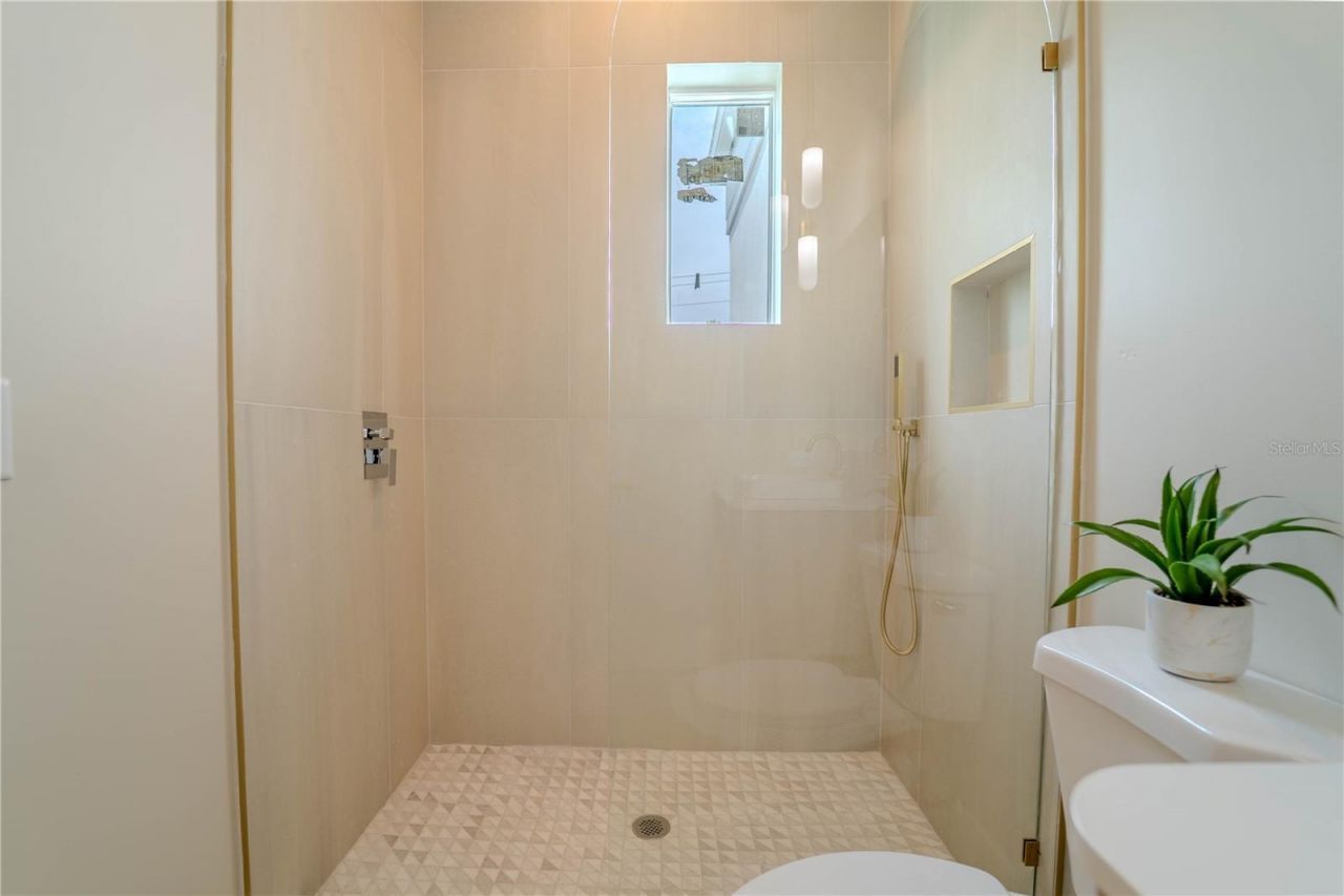 4414 W Lawn Avenue, Tampa, FL 33611 Photo