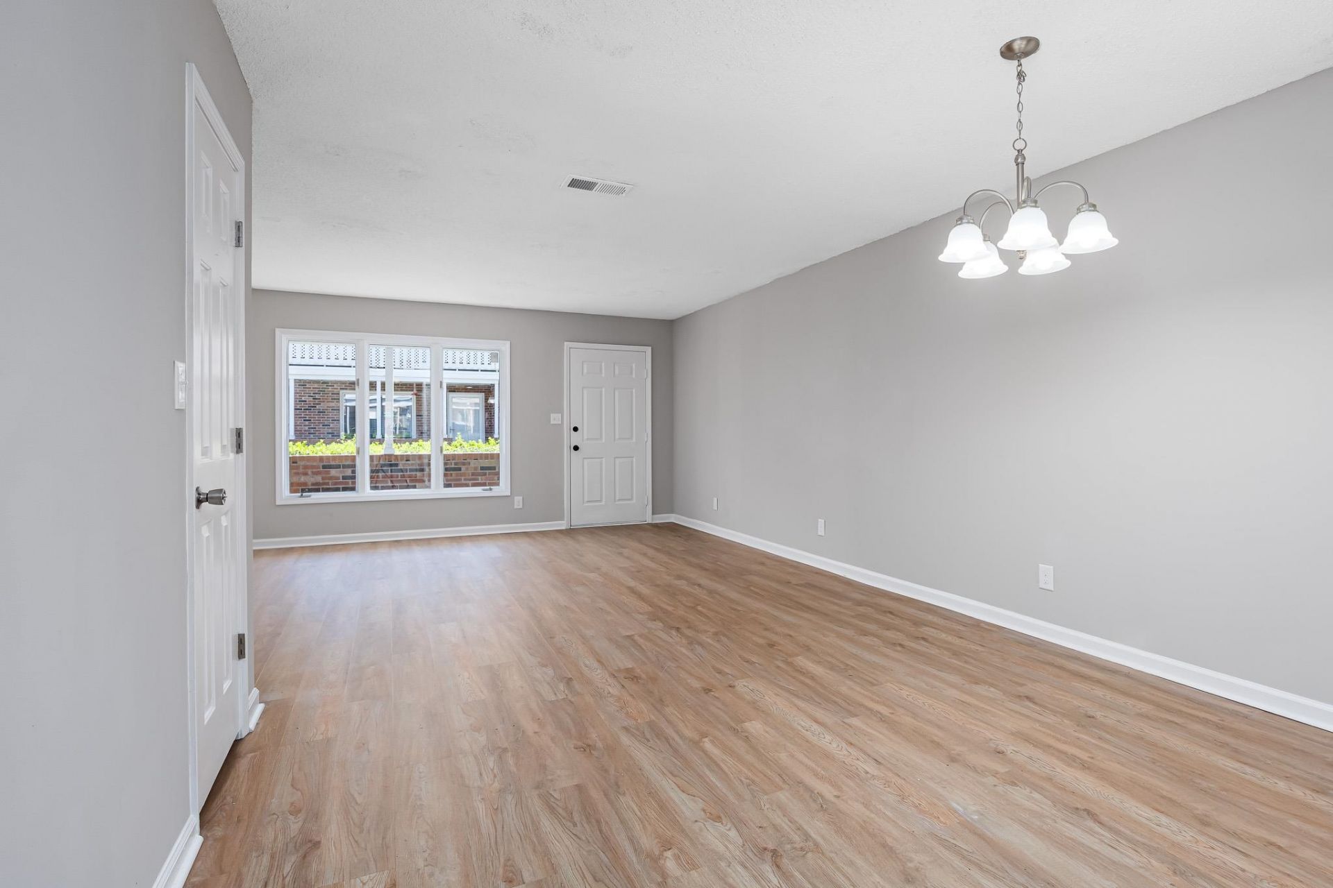 409 Garden Dr. Photo 10