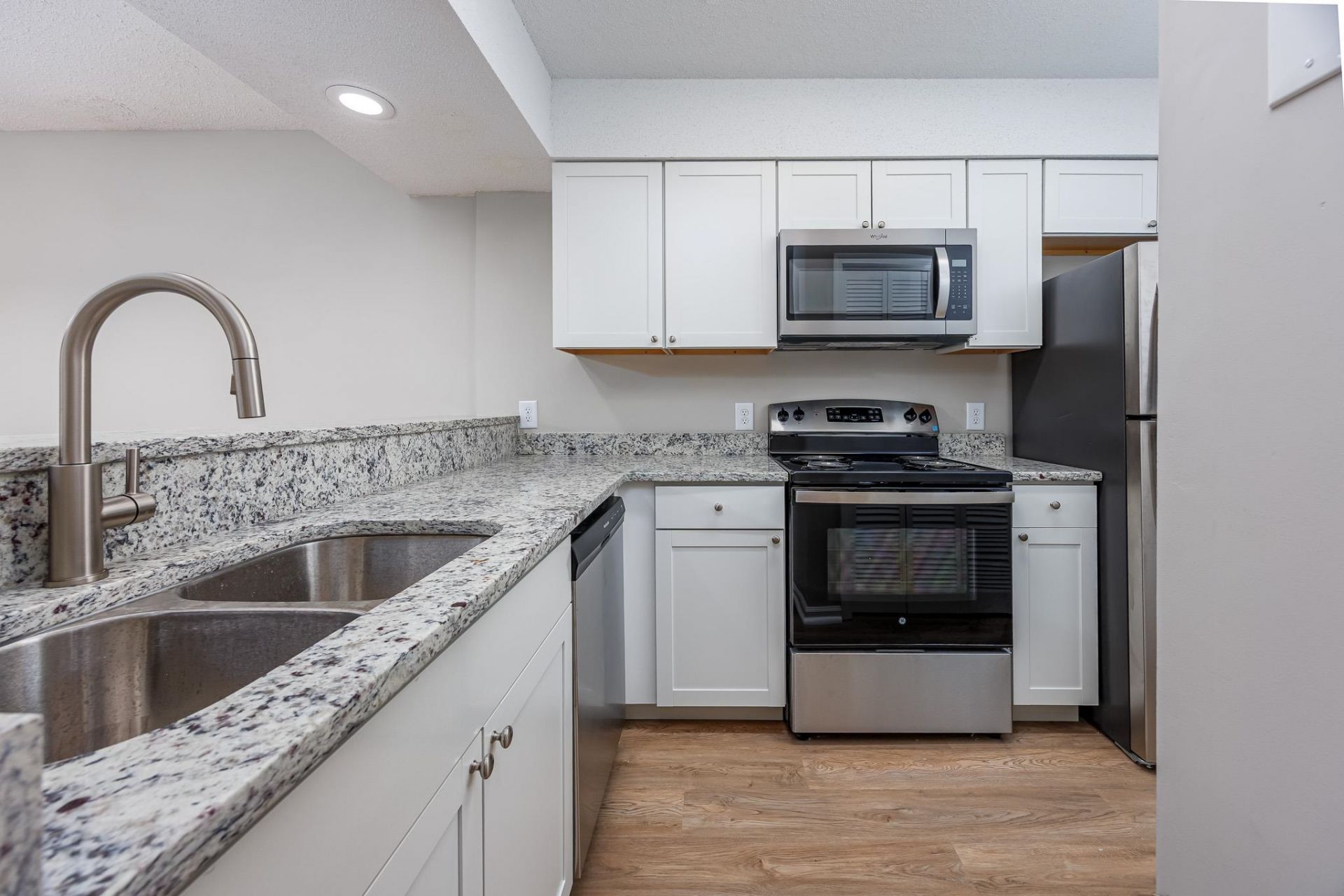 409 Garden Dr. Photo 13