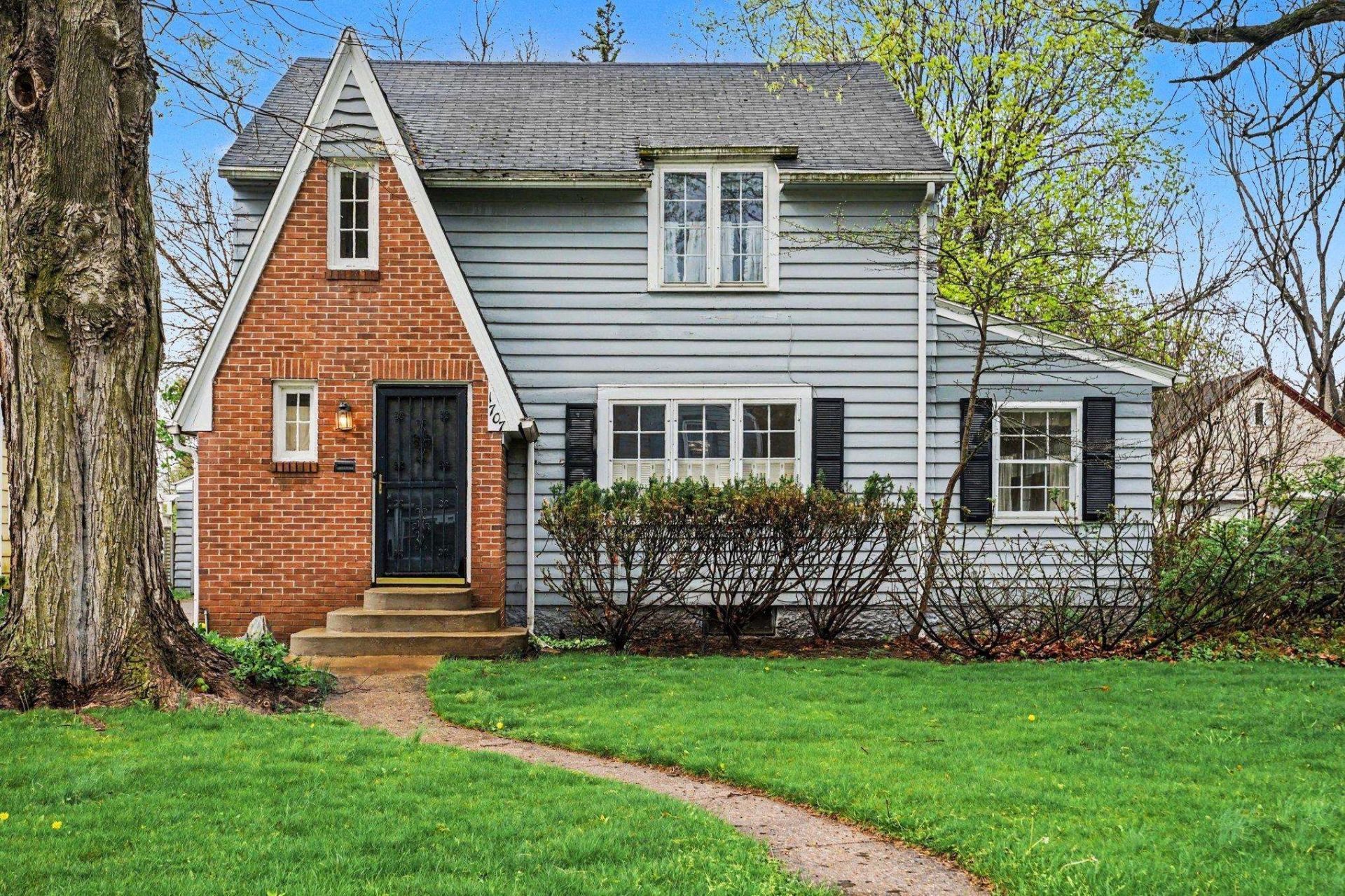 1707 W Hamilton Street, South Bend, IN 46628 Main Photo