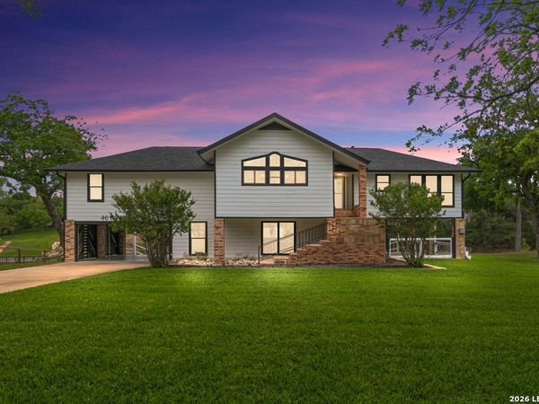 46 E Hampton, Seguin, TX 78155