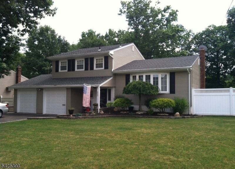 802 Riverbend Dr, Clark, NJ 07066 Main Photo