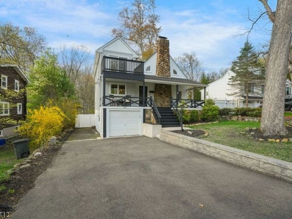 8 Mountainside Dr, Wayne, NJ 07470