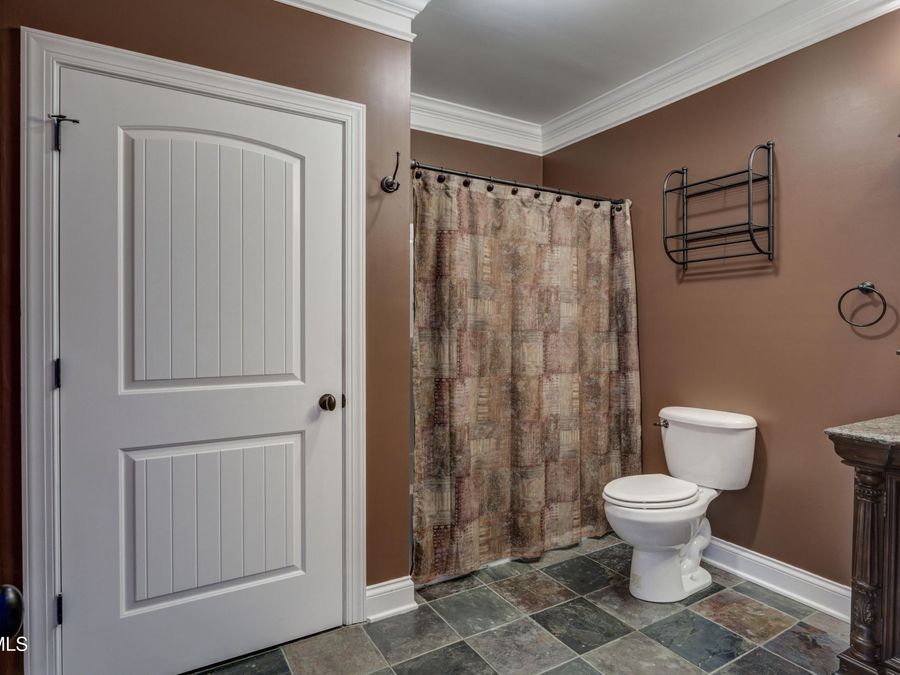 Property Image 100