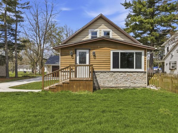 W348N5133 Elm Ave, Oconomowoc, WI 53069