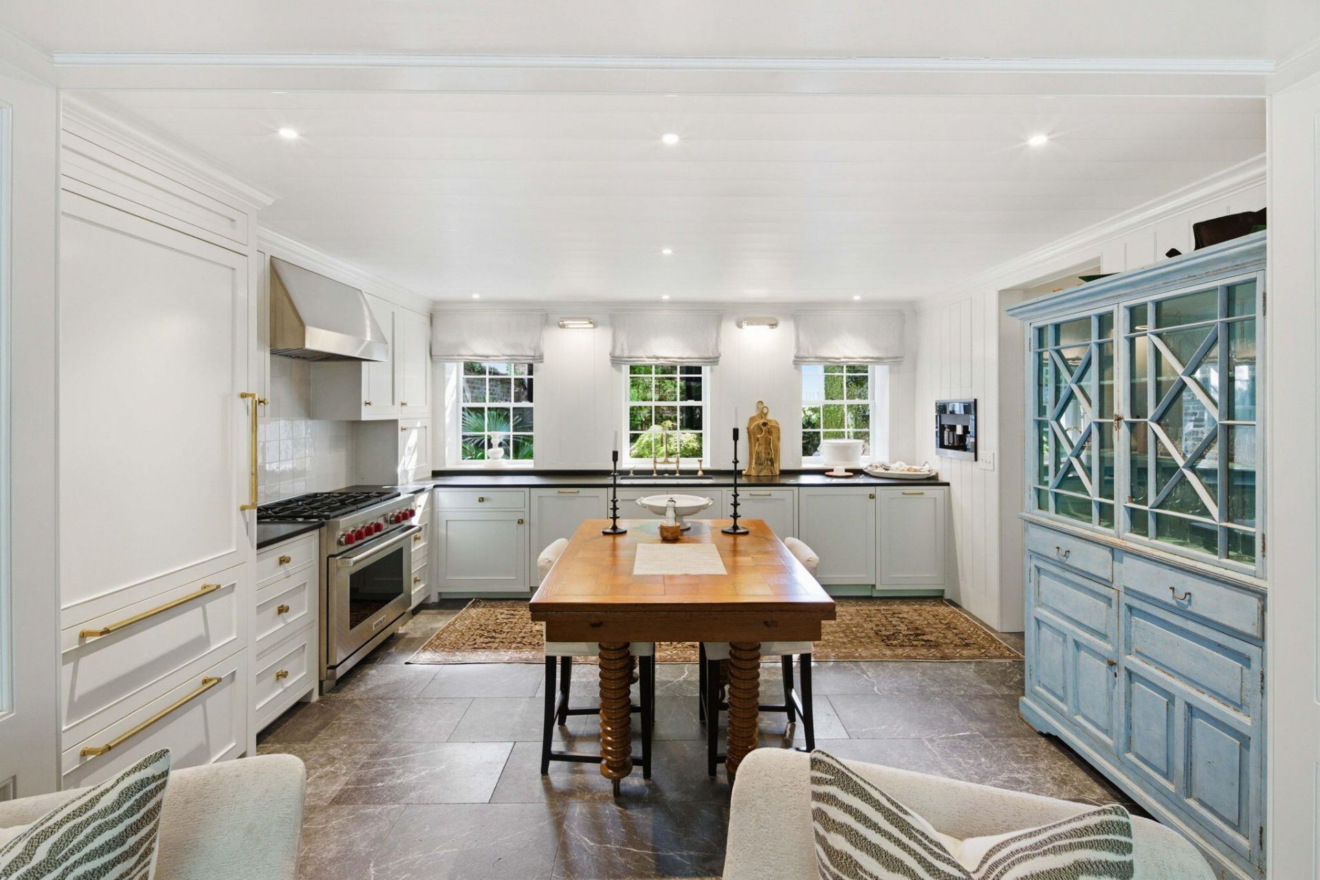 77 King Street Photo 10