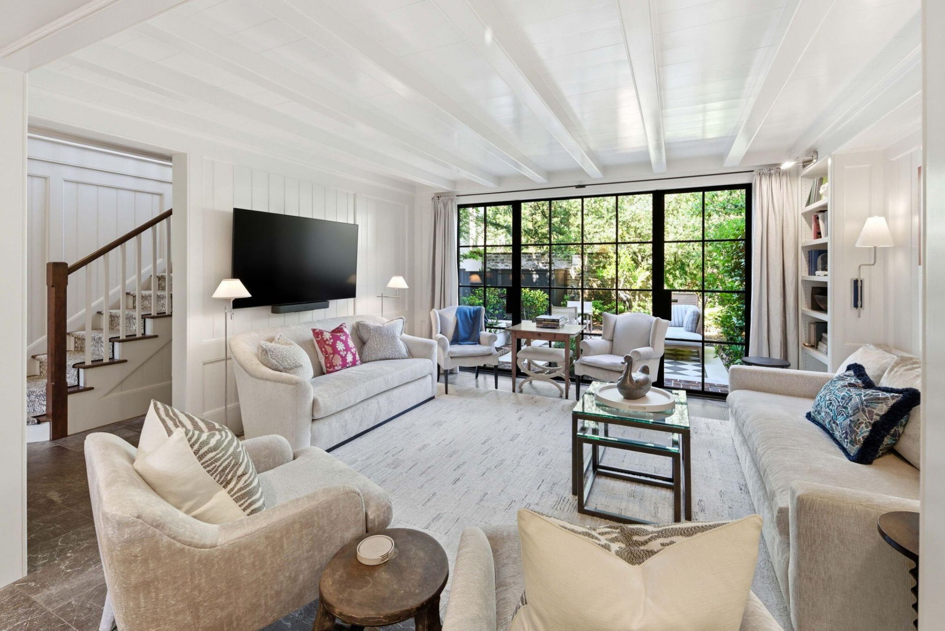 77 King Street Photo 16