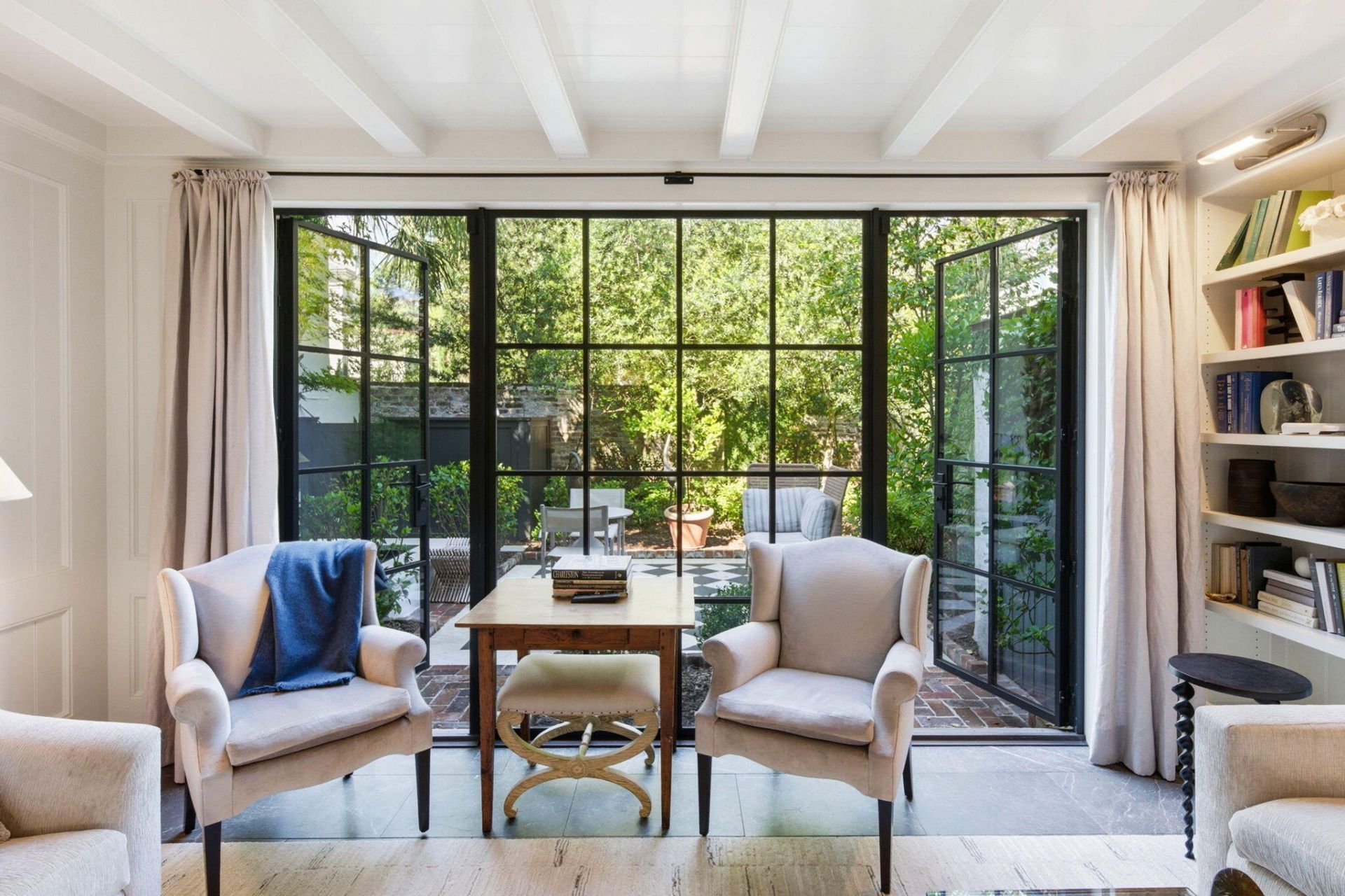 77 King Street Photo 17