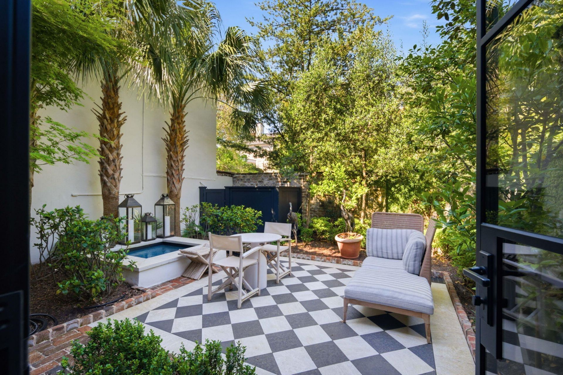 77 King Street Photo 19