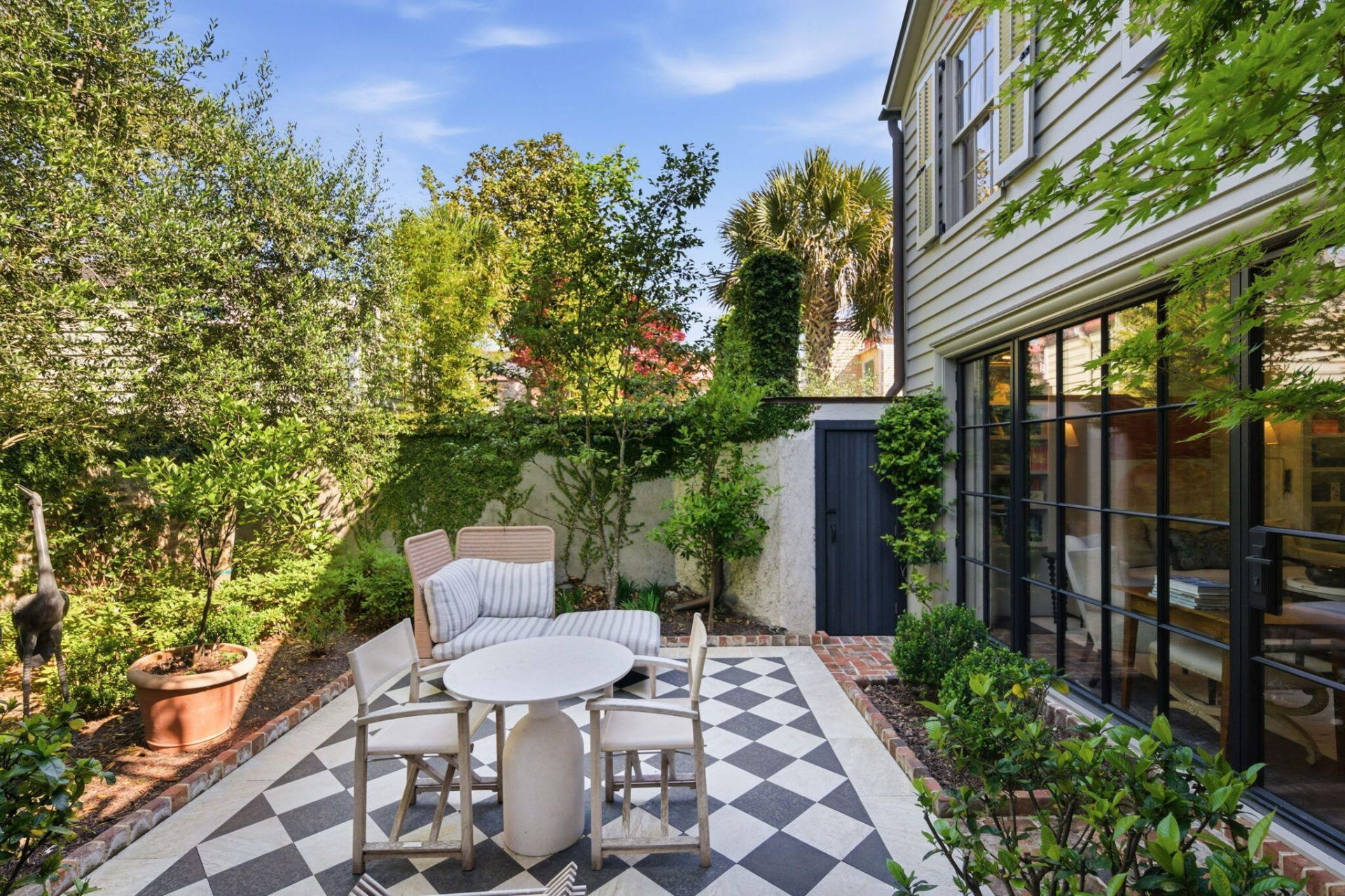 77 King Street Photo 23