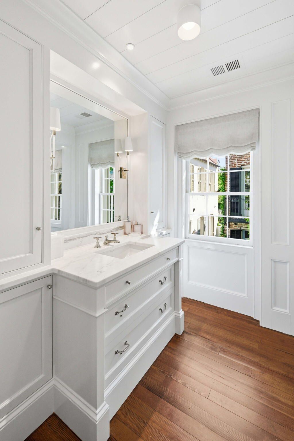 77 King Street Photo 32