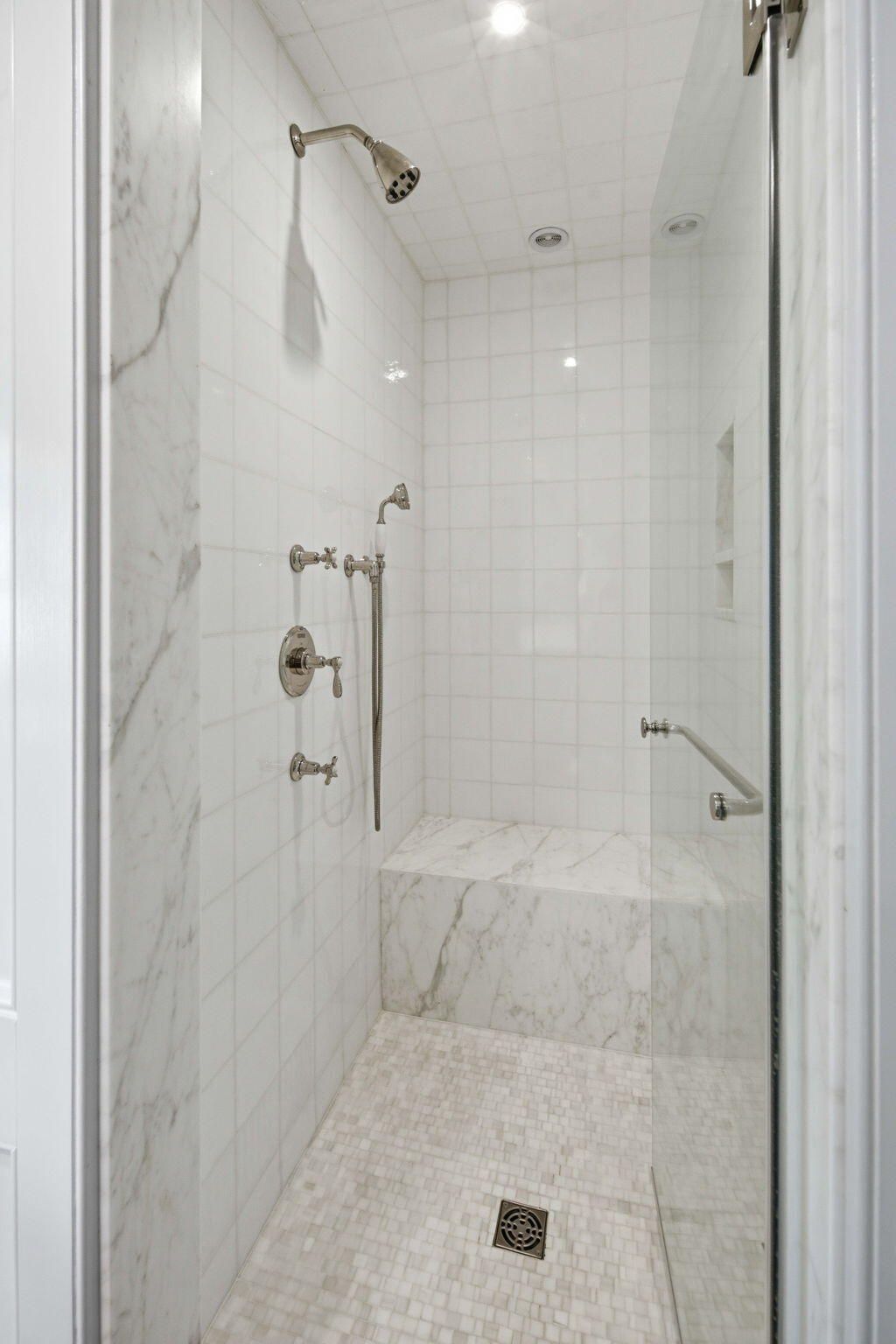 77 King Street Photo 33