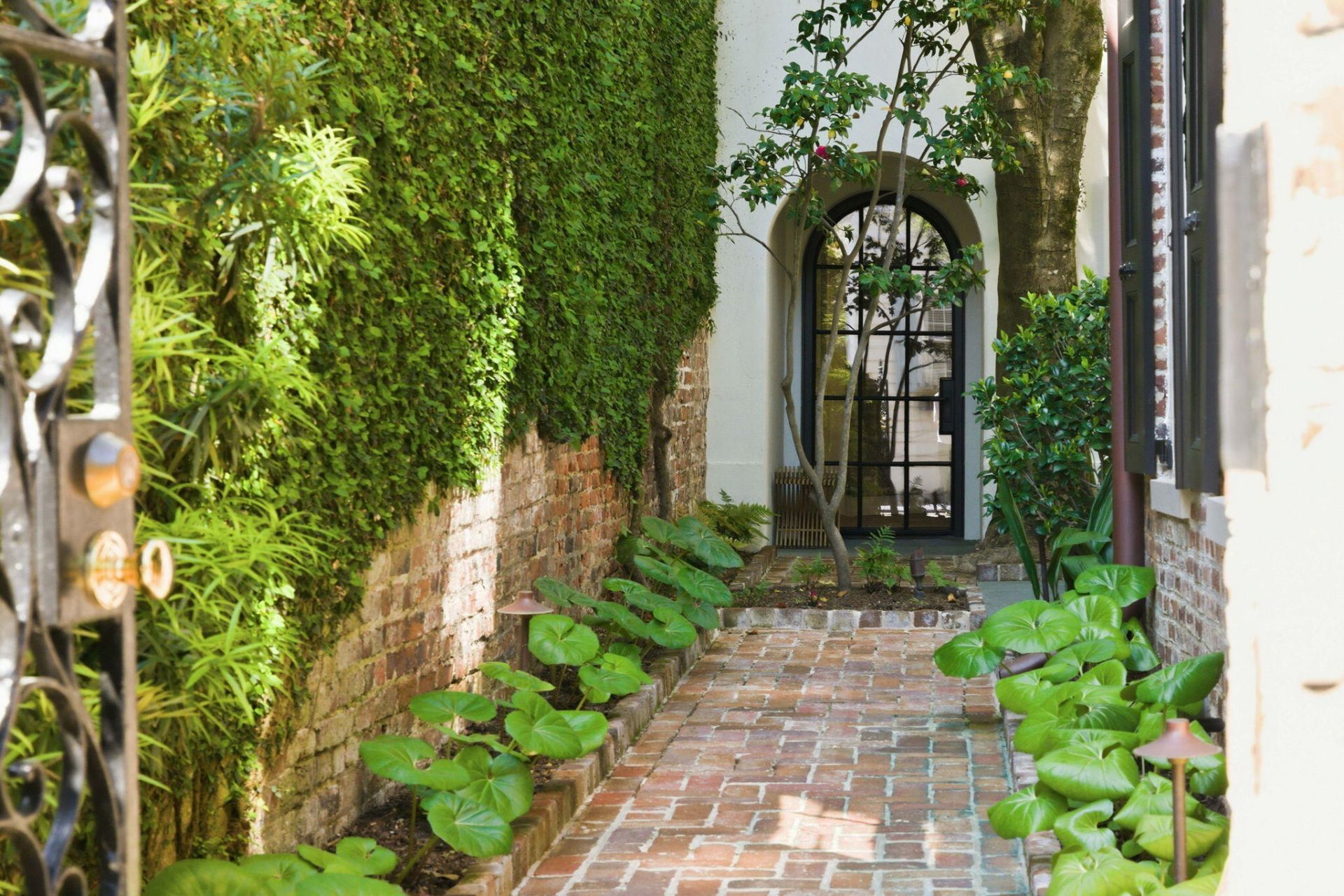 77 King Street Photo 4