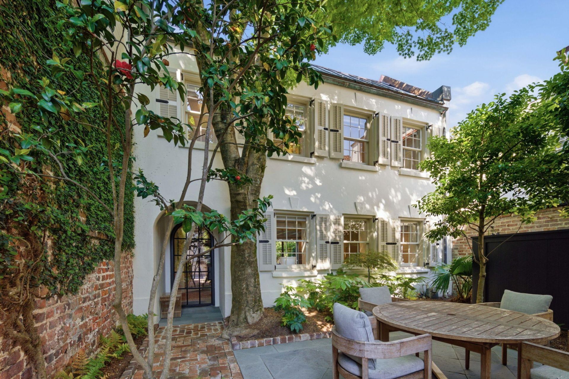 77 King Street Photo 5