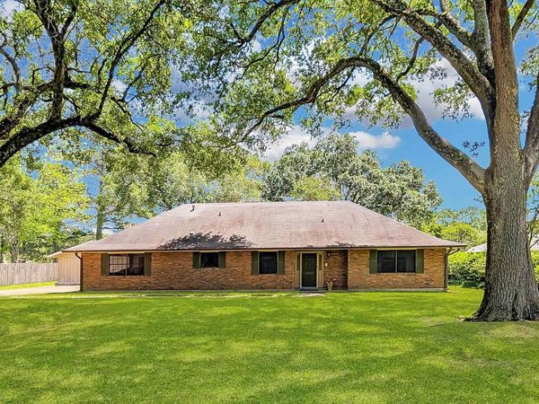 6526 Martin Dr, Zachary, LA 70791