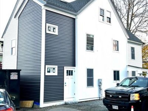 3 1/2 R Buffum St, Unit 2, Salem, MA 01970