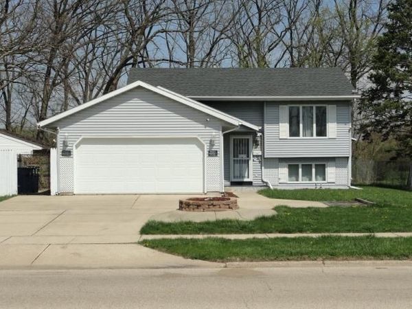 468 Delavan Dr, Janesville, WI 53546