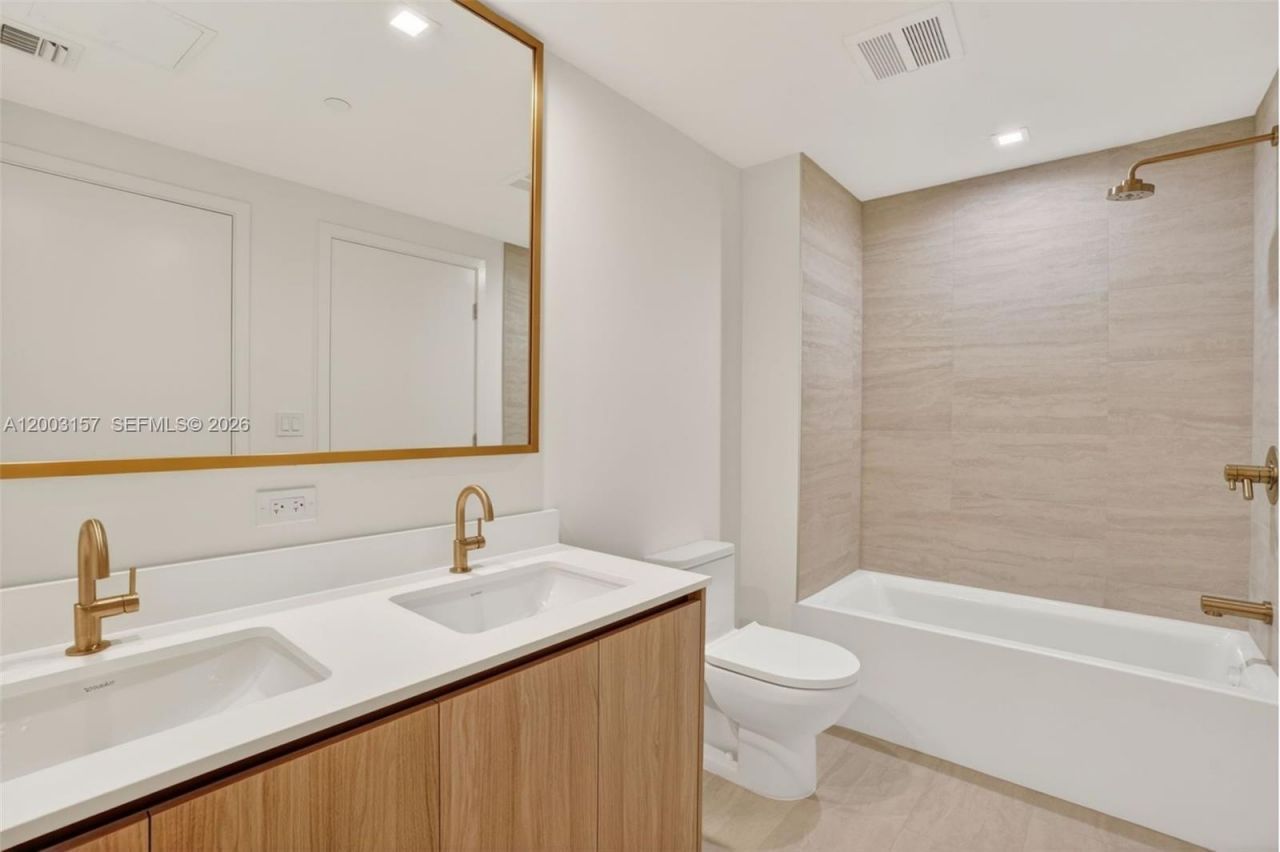 77 SE 5th St, Unit 2705, Miami, FL 33131 Photo