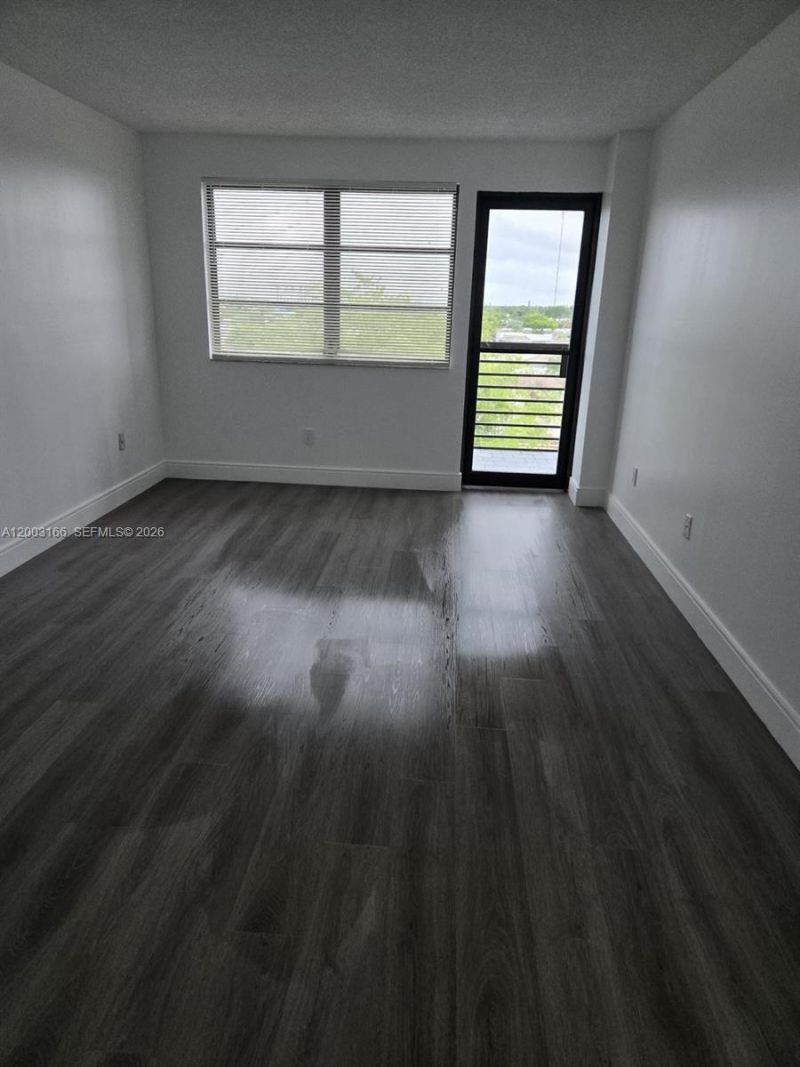 20840 San Simeon Way, Unit 601, Miami, FL 33179 Photo