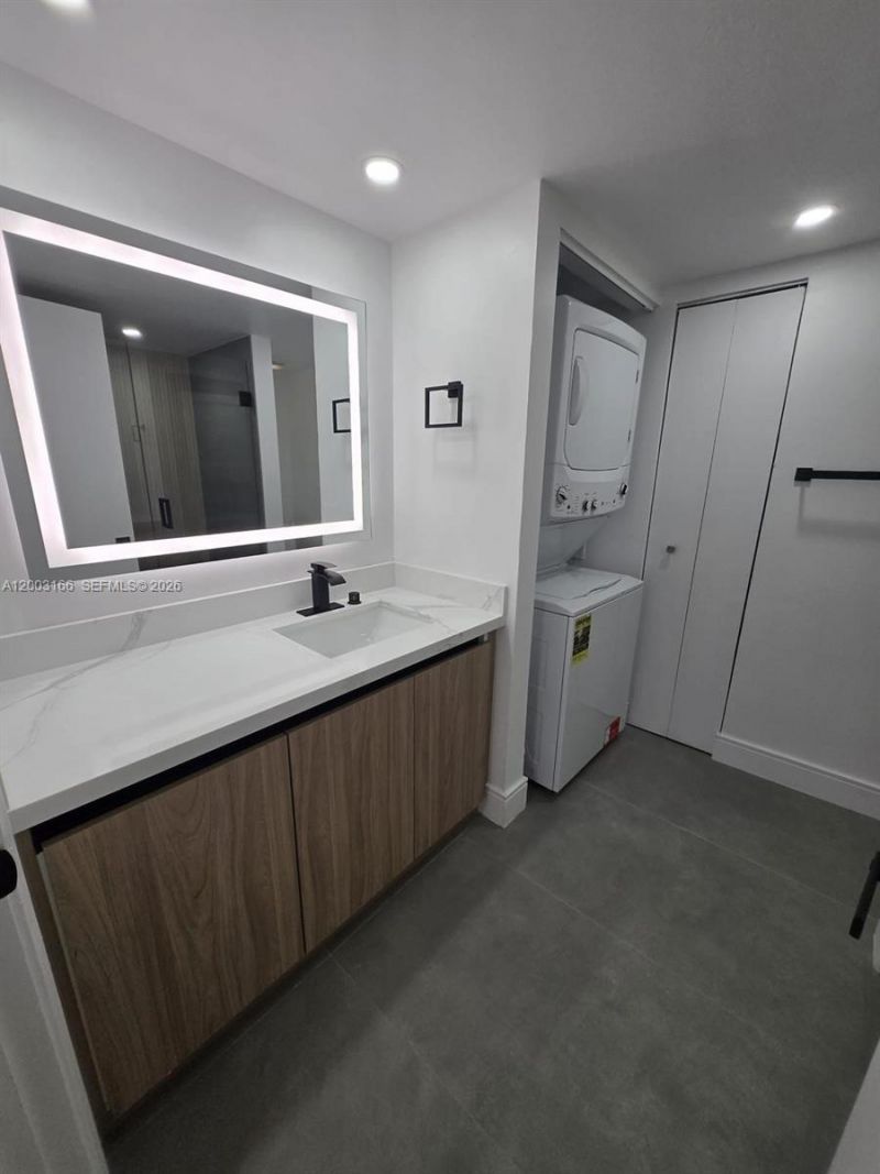 20840 San Simeon Way, Unit 601, Miami, FL 33179 Photo