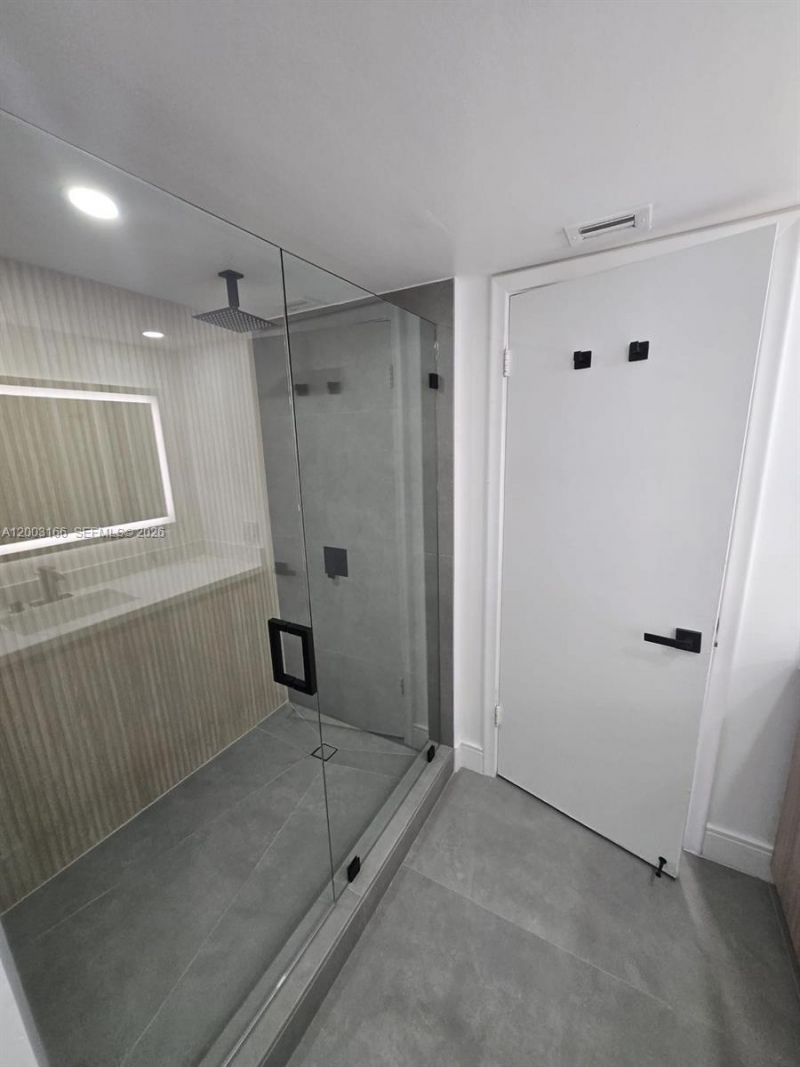 20840 San Simeon Way, Unit 601, Miami, FL 33179 Photo