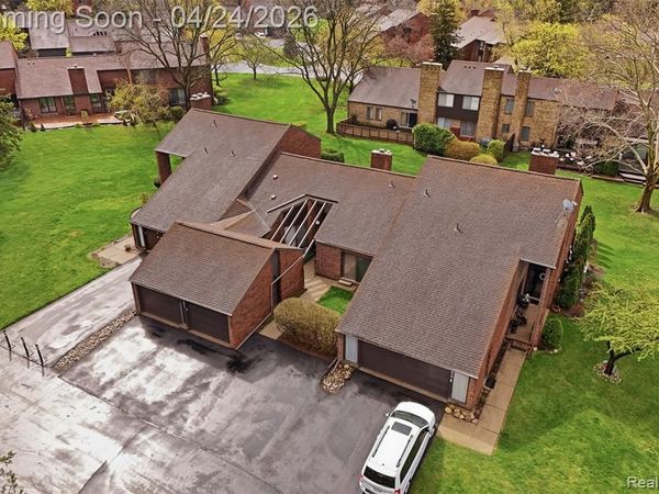 3017 Lindenwood Drive, Dearborn, MI 48120