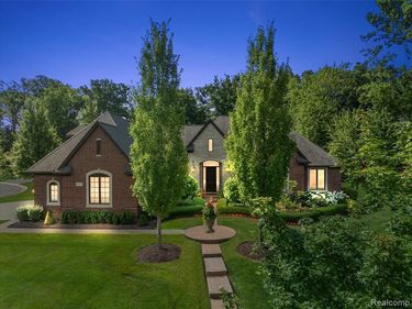 3071 Emeraude Court, Oakland Twp, MI 48306