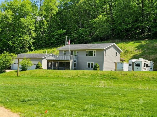 4811 Lynn Hollow Lane, Potosi, WI 53820