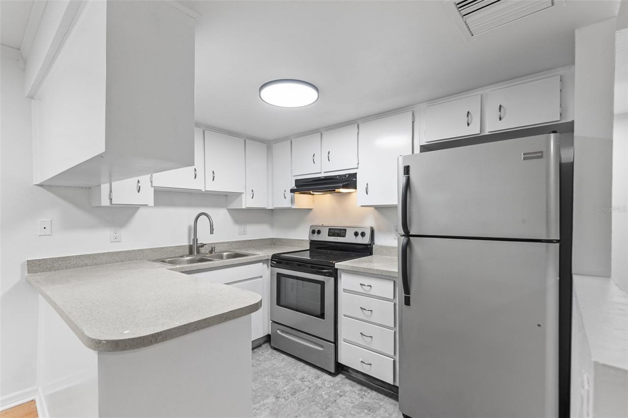 6262 Emerson Avenue S, Unit 28, Saint Petersburg, FL 33707 Photo