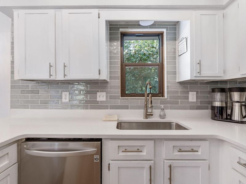 5038 Shannonbrook Drive, Columbus, OH 43221 Photo 10