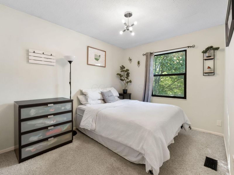 5038 Shannonbrook Drive, Columbus, OH 43221 Photo 17