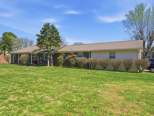 104 Meadowbrook Dr , McMinnville, TN 37110
