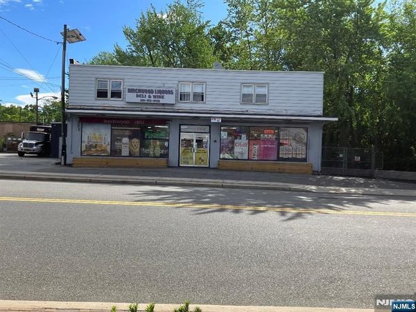 545 Mola Boulevard, ELMWOOD PARK, NJ 07407