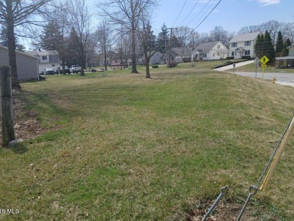 Wales Road , Northwood, OH 43460