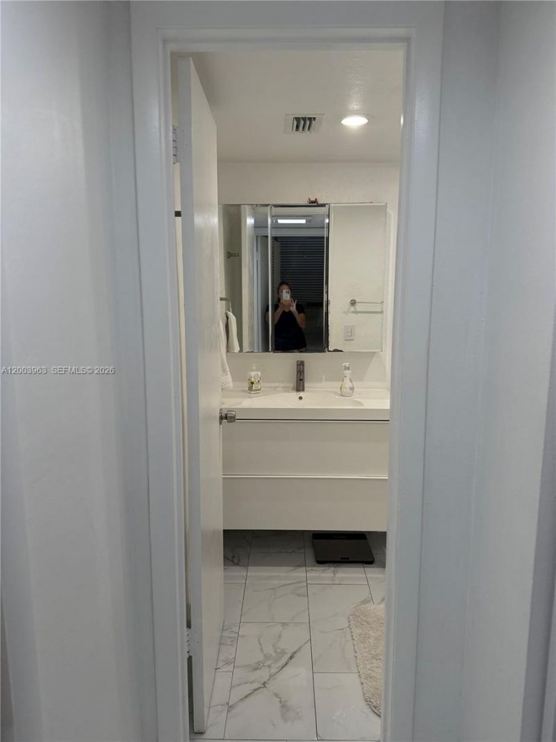 5033 NW 7th St, Unit 312, Miami, FL 33126 Photo