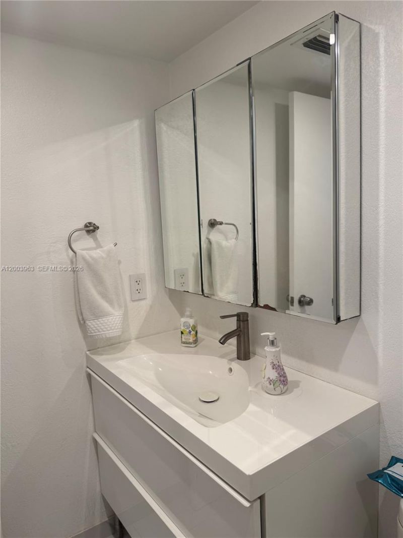 5033 NW 7th St, Unit 312, Miami, FL 33126 Photo
